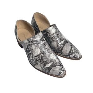 Chic Snakeskin Patterned Loafers